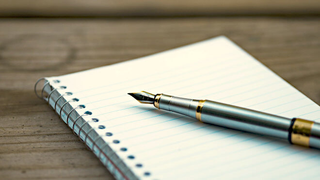 Photo with different monitor formats showing the same website in responsive web design
